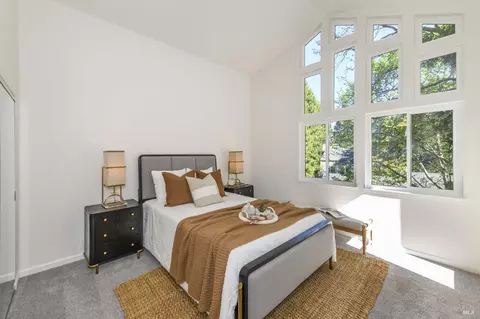 Bedroom - 137 Koch Rd, Corte Madera, CA 94925 photo 1 of 5