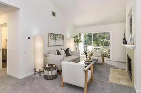 Living - 137 Koch Rd, Corte Madera, CA 94925 photo 2 of 4