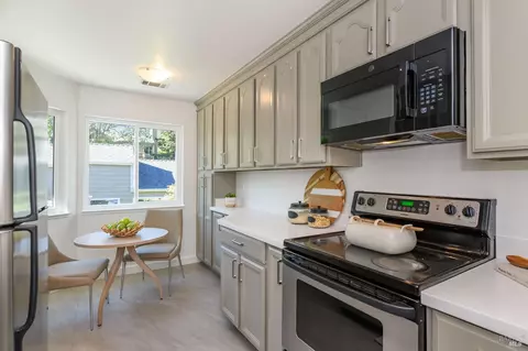 Kitchen - 137 Koch Rd, Corte Madera, CA 94925 photo 2 of 5