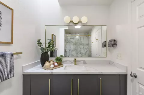Bath - 137 Koch Rd, Corte Madera, CA 94925 photo 2 of 3