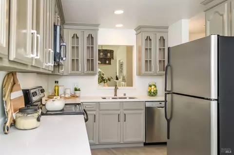 Kitchen - 137 Koch Rd, Corte Madera, CA 94925 photo 3 of 5