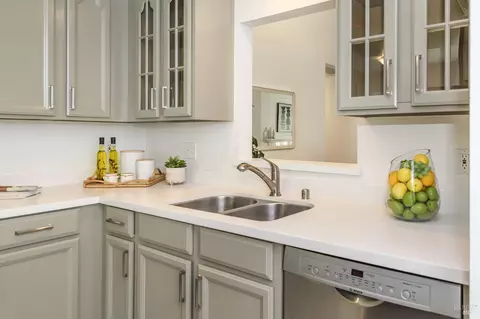 Kitchen - 137 Koch Rd, Corte Madera, CA 94925 photo 4 of 5