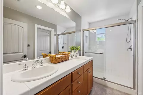 Bath - 4193 Summer Gate Ave, Vallejo, CA 94591 photo 5 of 5
