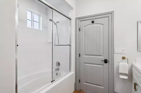 Bath - 4193 Summer Gate Ave, Vallejo, CA 94591 photo 2 of 5