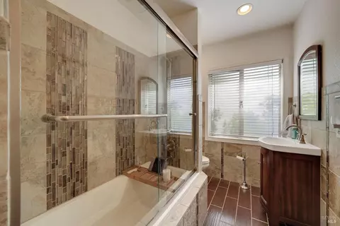 Bath - 657 Washington St, Vallejo, CA 94590 photo 1 of 4