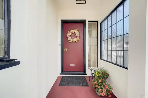Exterior - 657 Washington St, Vallejo, CA 94590 photo 3 of 11