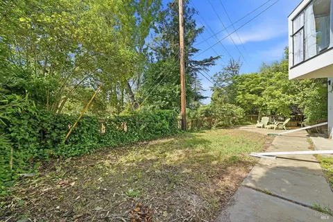 Exterior - 657 Washington St, Vallejo, CA 94590 photo 10 of 11