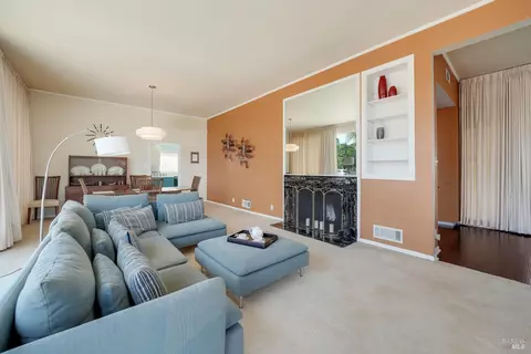 Living - 657 Washington St, Vallejo, CA 94590 photo 3 of 4