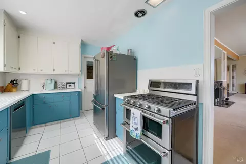 Kitchen - 657 Washington St, Vallejo, CA 94590 photo 2 of 4