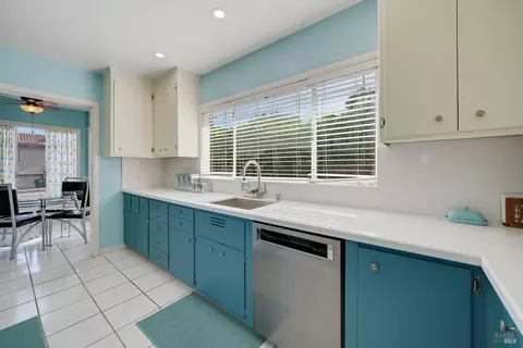 Kitchen - 657 Washington St, Vallejo, CA 94590 photo 3 of 4