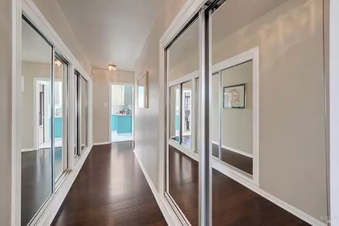 Entry Way - 657 Washington St, Vallejo, CA 94590 photo 4 of 6