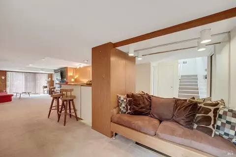 Entry Way - 657 Washington St, Vallejo, CA 94590 photo 6 of 6