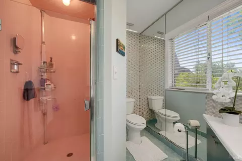 Bath - 657 Washington St, Vallejo, CA 94590 photo 3 of 4