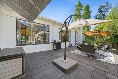 Exterior - 657 Washington St, Vallejo, CA 94590 photo 4 of 11