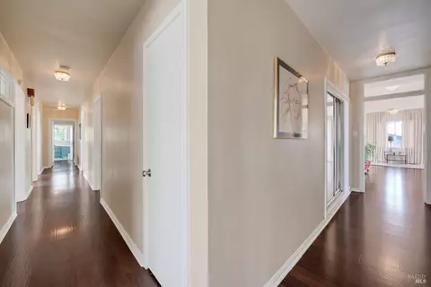 Entry Way - 657 Washington St, Vallejo, CA 94590 photo 5 of 6