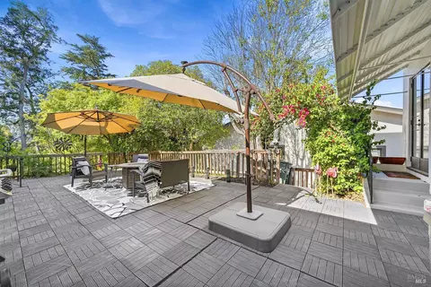 Exterior - 657 Washington St, Vallejo, CA 94590 photo 5 of 11