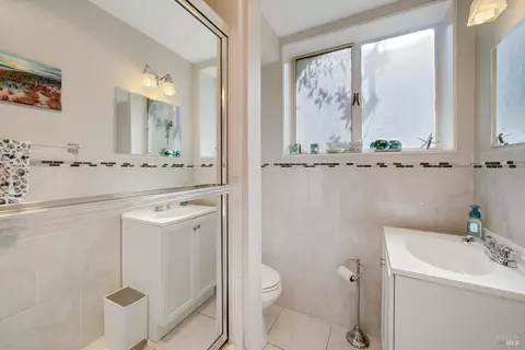 Bath - 657 Washington St, Vallejo, CA 94590 photo 4 of 4