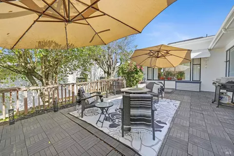 Exterior - 657 Washington St, Vallejo, CA 94590 photo 6 of 11