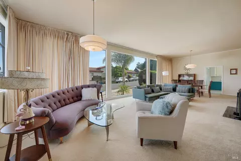 Living - 657 Washington St, Vallejo, CA 94590 photo 1 of 4
