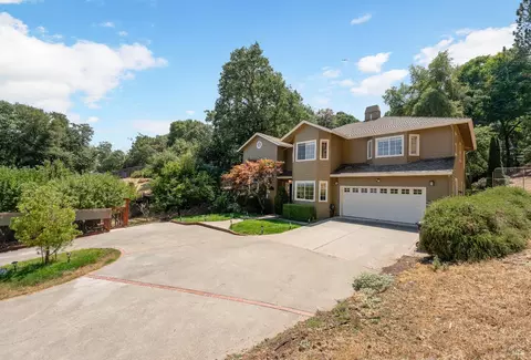 Exterior - 1247 Myszka Pl, Ukiah, CA 95482 photo 3 of 15