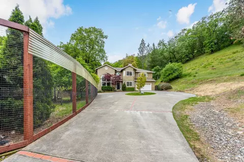 Exterior - 1247 Myszka Pl, Ukiah, CA 95482 photo 6 of 15