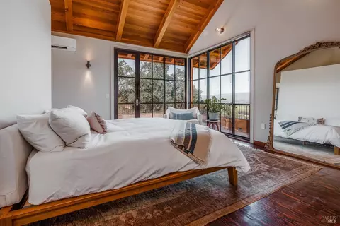 Bedroom - 4752 Burke Hill Dr, Ukiah, CA 95482 photo 1 of 8