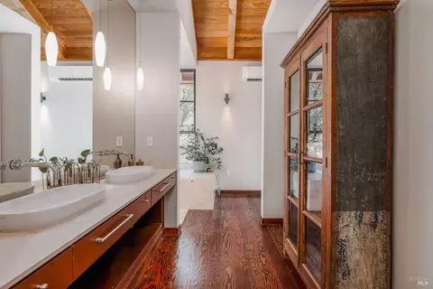 Bath - 4752 Burke Hill Dr, Ukiah, CA 95482 photo 1 of 5
