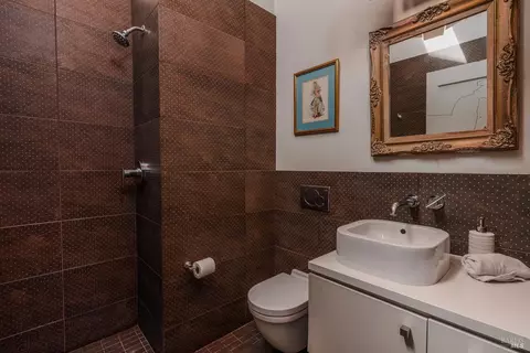 Bath - 4752 Burke Hill Dr, Ukiah, CA 95482 photo 4 of 5