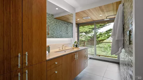 Bath - 301 Greene St, Mill Valley, CA 94941 photo 4 of 5