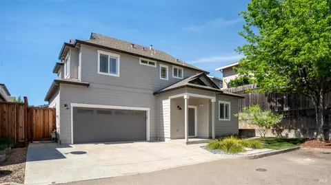 14 W Brookside Dr, Cloverdale, CA 95425