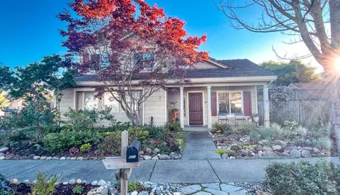 821 Rolling Hill Dr, Petaluma, CA 94954