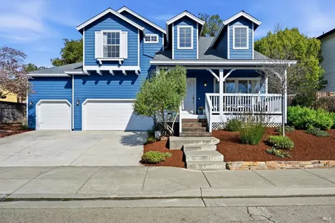 104 Village Oaks Ct, Healdsburg, CA 95448