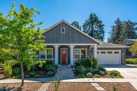 215 Pheasant Ct, Napa, CA 94558