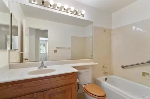 Bath - 2988 Rustle Ct, Fairfield, CA 94534 photo 1 of 3