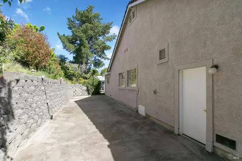 Exterior - 2988 Rustle Ct, Fairfield, CA 94534 photo 6 of 7