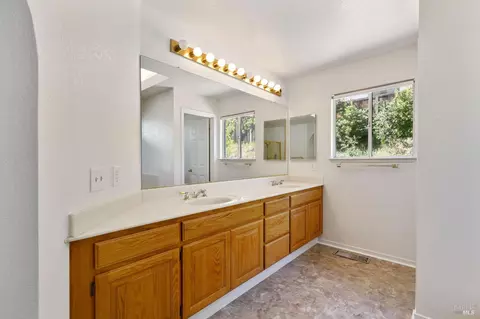 Bath - 2988 Rustle Ct, Fairfield, CA 94534 photo 3 of 3