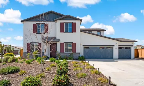 1685 Blossom Way, Dixon, CA 95620