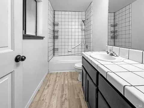 Bath - 24048 Willow Ln, Willits, CA 95490 photo 1 of 2
