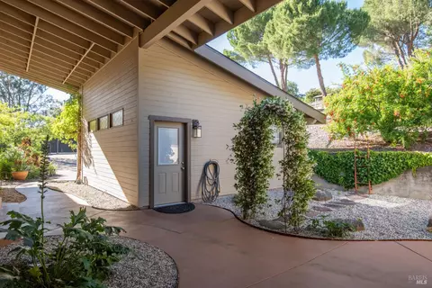 Exterior - 26828 River Rd, Cloverdale, CA 95425 photo 10 of 11