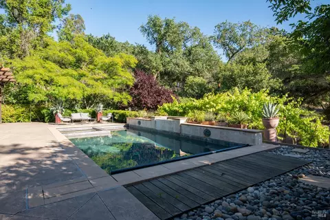 Exterior - 26828 River Rd, Cloverdale, CA 95425 photo 9 of 11