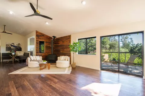 Living - 26828 River Rd, Cloverdale, CA 95425 photo 3 of 5
