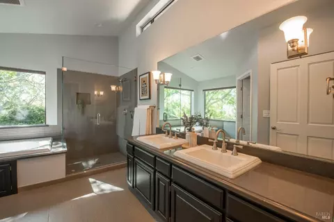 Bath - 26828 River Rd, Cloverdale, CA 95425 photo 1 of 3