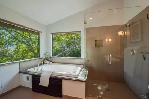Bath - 26828 River Rd, Cloverdale, CA 95425 photo 2 of 3