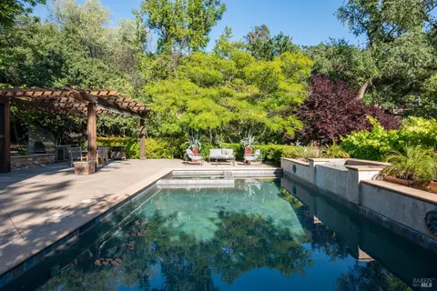 Exterior - 26828 River Rd, Cloverdale, CA 95425 photo 8 of 11
