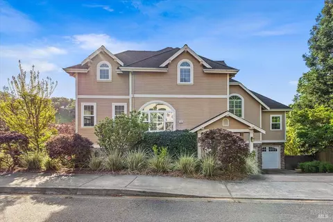 134 Moonlight Dr, Healdsburg, CA 95448