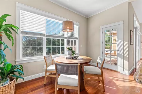 Dining - 134 Moonlight Dr, Healdsburg, CA 95448 photo 2 of 4