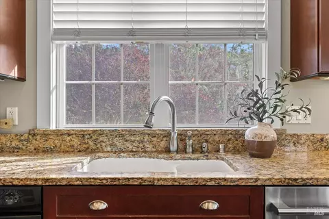 Kitchen - 134 Moonlight Dr, Healdsburg, CA 95448 photo 6 of 6