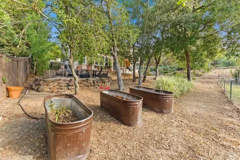 Exterior - 134 Moonlight Dr, Healdsburg, CA 95448 photo 12 of 15