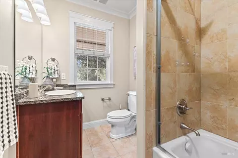Bath - 134 Moonlight Dr, Healdsburg, CA 95448 photo 7 of 7