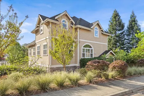 Exterior - 134 Moonlight Dr, Healdsburg, CA 95448 photo 2 of 15